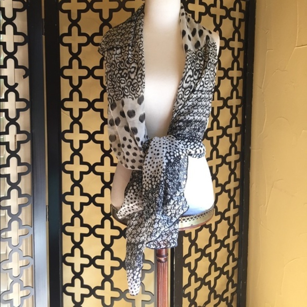 NWT Black White SLEEVELESS VEST POLKA DOT AND FLORAL‎  Black and White